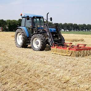 Het stro wordt verkocht aan veehouders in de buurt.