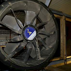 Een van de 16 ventilatoren in de sneldroogwand.