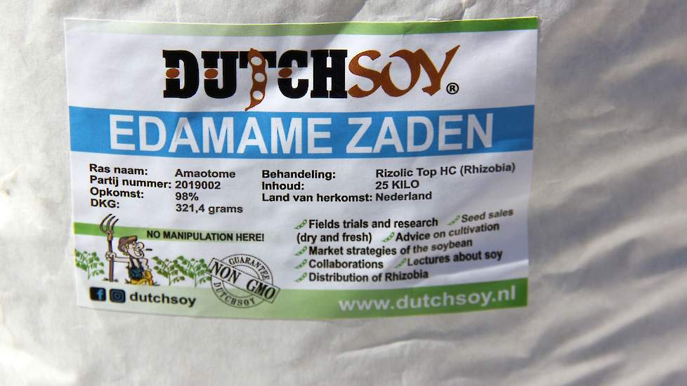 Mits de zomer meewerkt, zal deze nog te zaaien soja in Flevoland, van Lelystad, Zeewolde en Dronten tot in de Noordoostpolder, ergens in augustus worden geoogst. De provincie, telers en samenwerkingspartners willen op deze wijze de keten van teelt tot aan