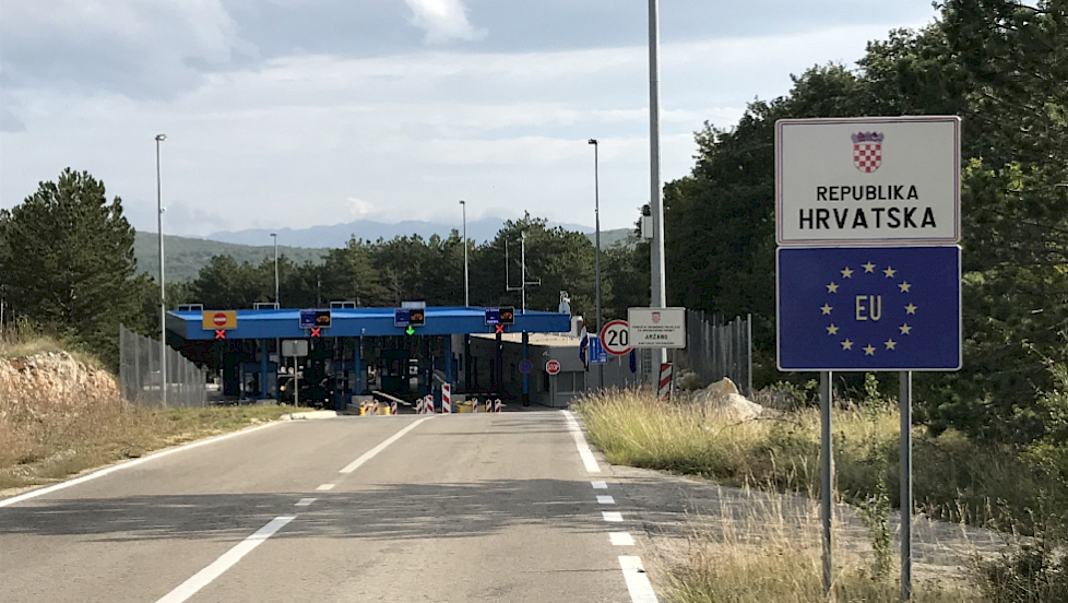 Kroatië heeft de grens helemaal gesloten voor buitenlands verkeer. Ook veetransporten kunnen het land niet in.