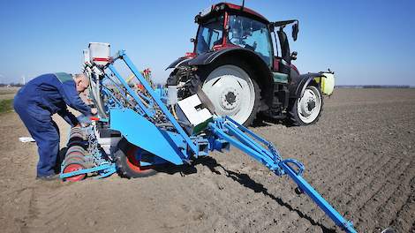 Fotoserie: Zaaien zaaiuien komt langzaam op gang - Veldpost