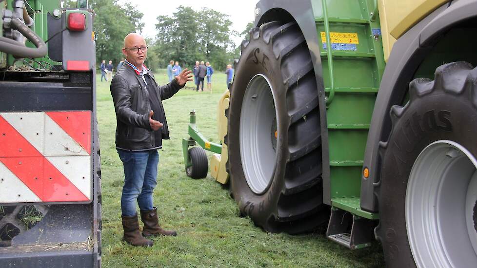 Zo’n 50 procent van Noord Nederland heeft last van bodemverdichting. Peter Toering, loonwerker, showt zijn roterende spitmachine en andere machines. Bij alles wat met bodemverdichting heeft te maken, zegt hij ‘geduld, dat is het állerbelangrijkste’. „Ga n