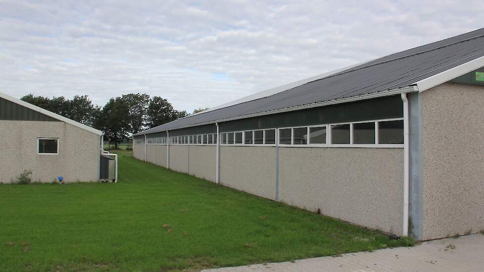Veel zonnepanelen bij boeren wachten op uitbreiding elektriciteitsnet Nu boeren in Drenthe massaal investeren in zonnepanelen ontstaat er een nieuw probleem. Het elektriciteitsnet kan de explosieve groei van zonne-energie niet overal aan. Veel projecten m