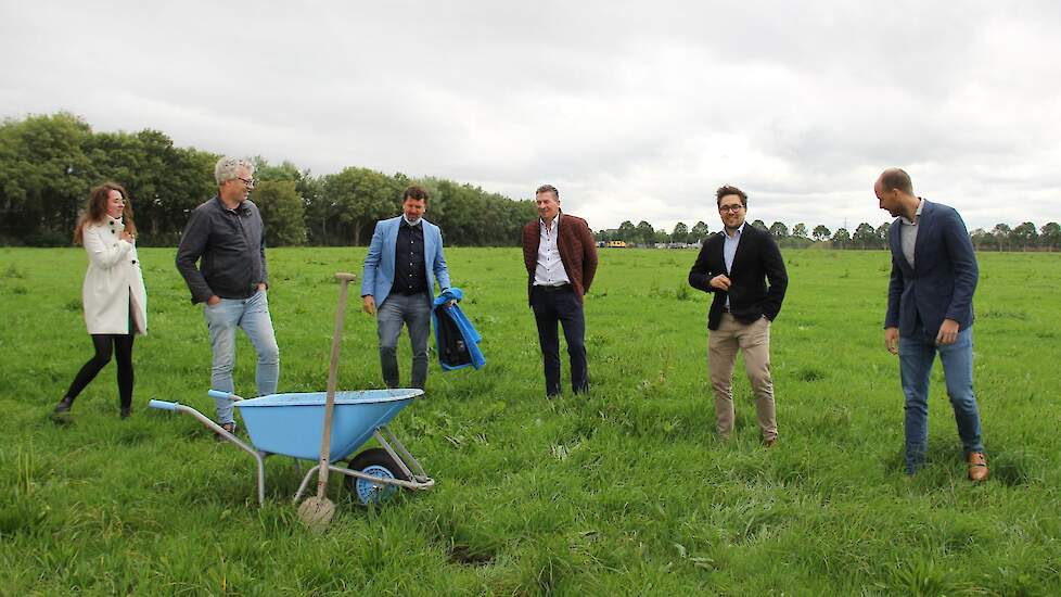Vlnr Naomy Spronsen, Frank de Ronde, Mark Seventer, Peter Maas en de eigenaren Menno Wichers en Tom van Essen.