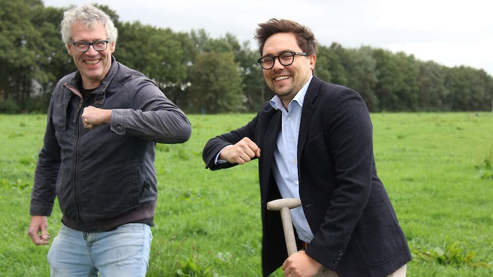 Links pluimveehouder Frank de Ronde.