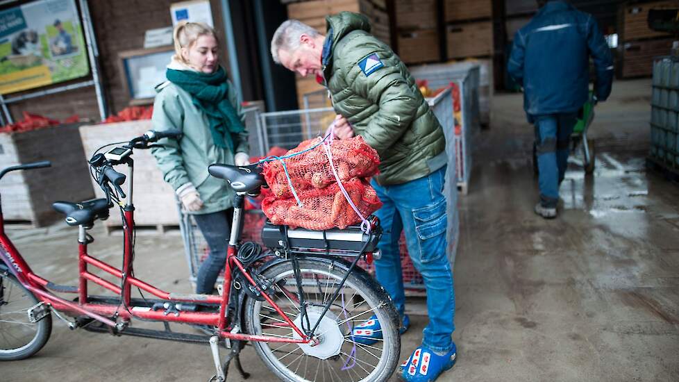 Noodgedwongen drive-thru in Holwerd voor winterwortel krijgt vervolg