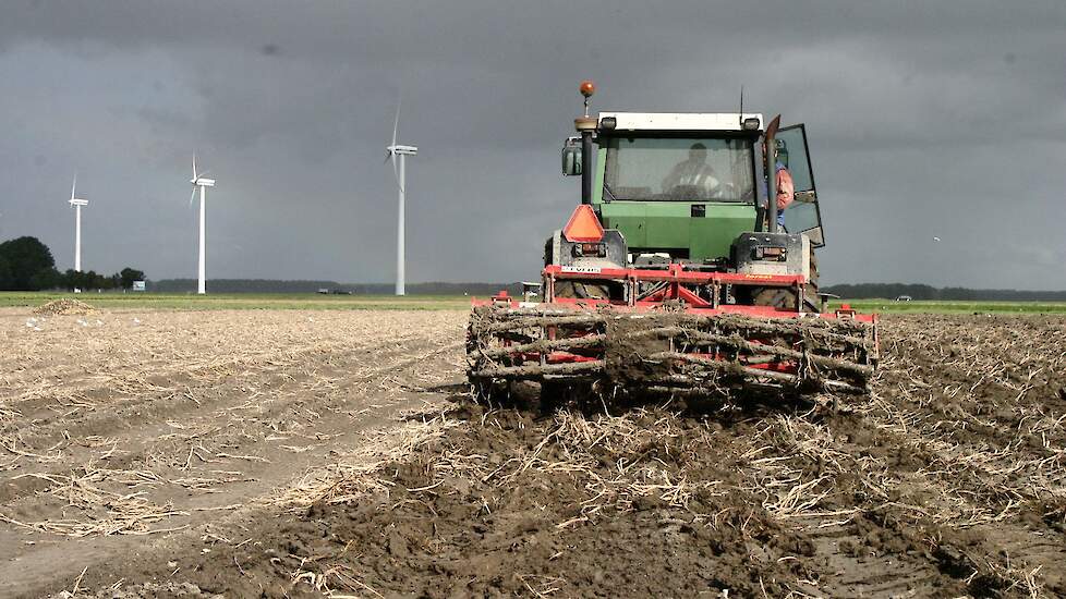Een beeld van reeds in bedrijf zijnde windmolens in de buurt van Dronten.