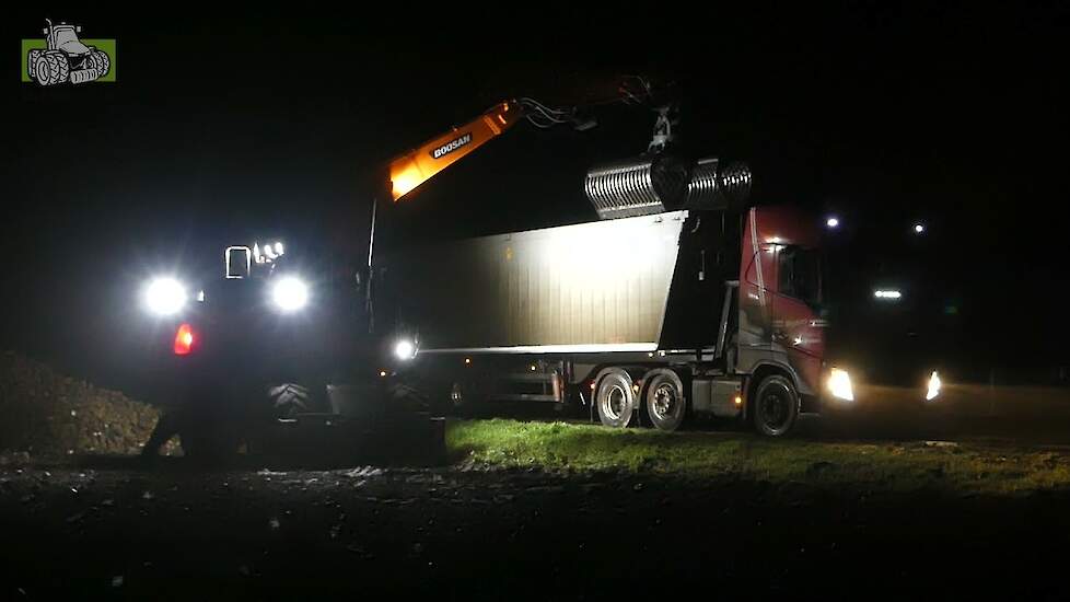 Loonbedrijf Ellen en transportbedrijf Wigchers in de suikerbieten