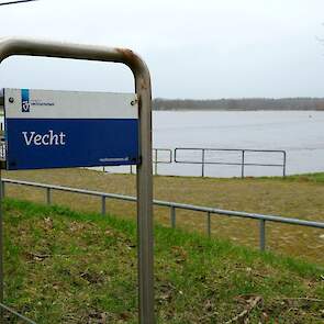 De Overijsselse Vecht slingert door de provincie naar Zwolle, waar het water mondt in de IJssel.