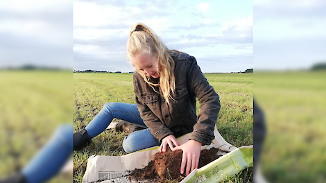 Student maakt zeep van koeienmelk - Veldpost