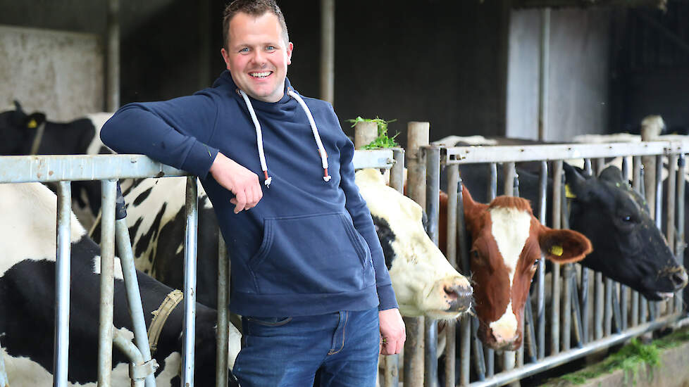 Steven Strikwerda levert melk dat voldoet aan het Beter Leven-keurmerk. Dit levert hem een meerprijs op van 7 cent bovenop de Farmel-melkprijs.