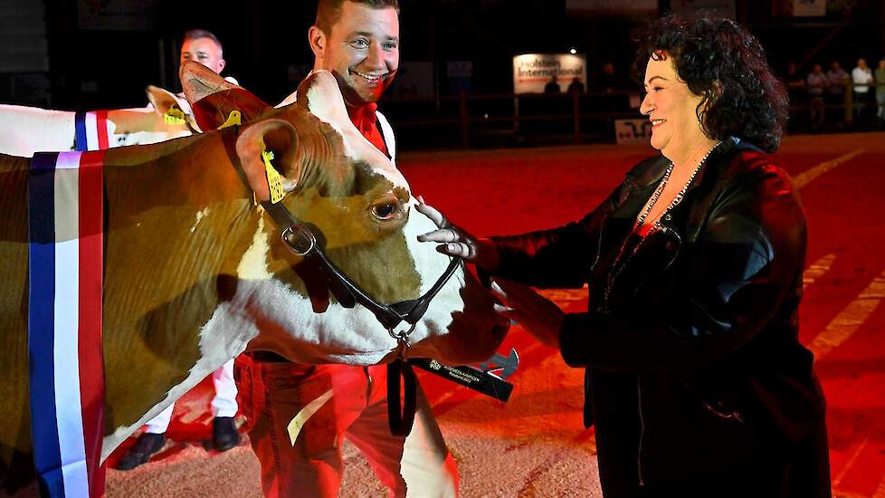 Ook bij de roodbonten ging de prijs voor het algemeen kampioenschap naar een koe van de familie Steegink: Heerenbrink Truus 4.