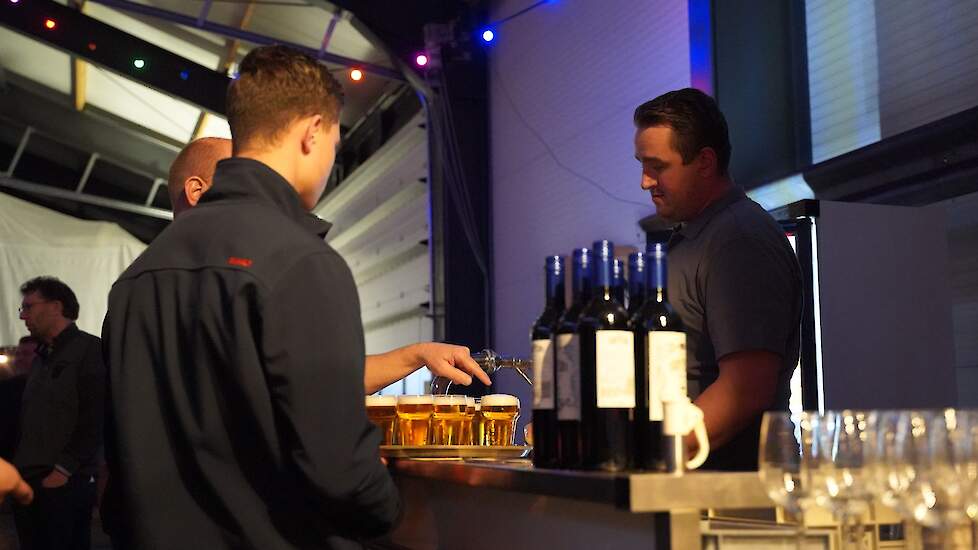 Bij een event als dit hoort uiteraard goed eten en drinken. De eerste PIT werd afgesloten met een warm en koud buffet en een feestavond.