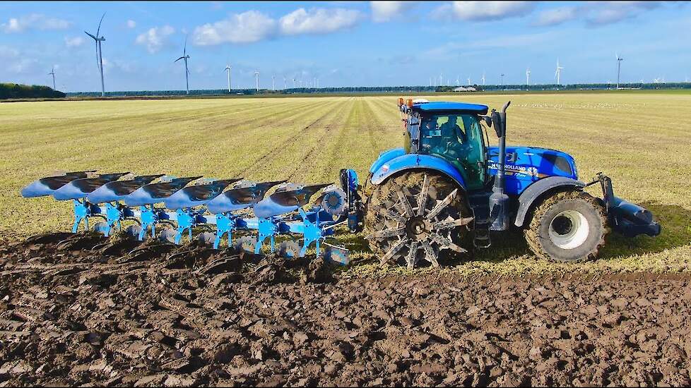 Ploughing w/ Spade lug Step Wheels for Xtra Traction | 0% slip! New Holland T7.270 & Lemken Juwel 10