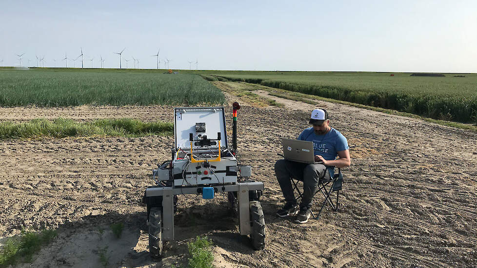 Volledig autonoom werkt de robot van Trabotyx nog niet. Een operator is nodig om de robot in goede banen te leiden. Er wordt toegewerkt naar 24/7 autonome robotisering.
