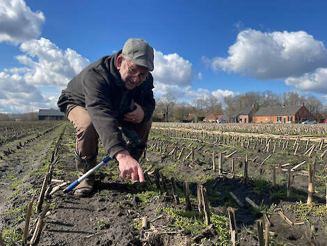 Theo bij het eerste kievitsei in Brabant.