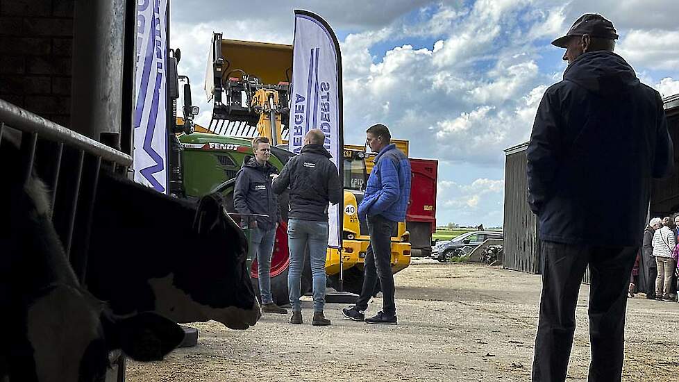 Fotoserie: Grote aanloop op open dag melkveehouderij Legemeer