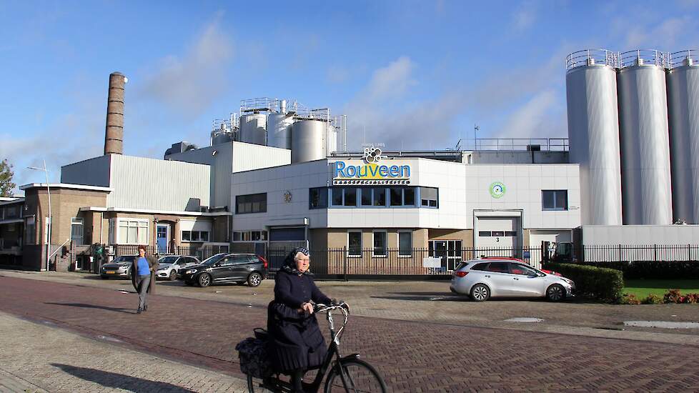 Melkfabriek Rouveen organiseerde graag mee met de initiatiefnemers die Staphorst willen eren. Bert Brand commercieel directeur, zegt dat de melkbus de trots van het dorp symboliseert.
