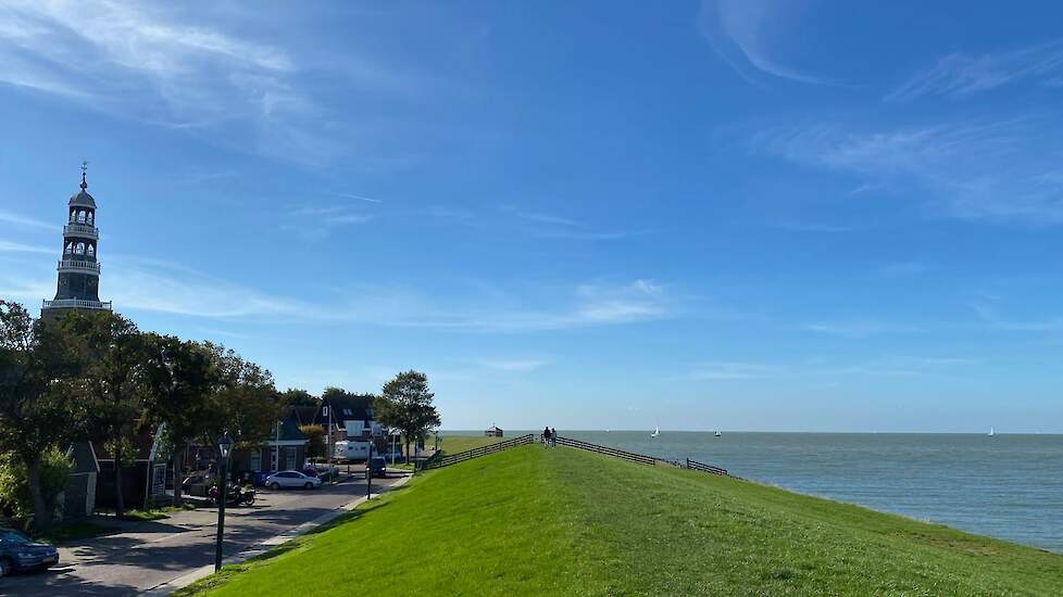 De IJsselmeerkust bij Hindeloopen.