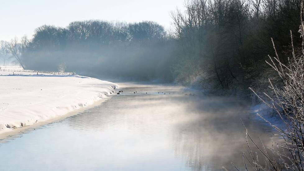 Deze boer heeft veel ervaring met schaatsers op zijn land: ‘Nooit problemen’