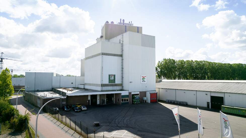 De voerfabriek van De Valk Wekerom in Meppel.