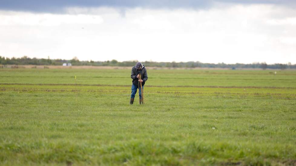 Wanneer een nest gevonden is kan de vrijwilliger in het veld deze markeren.