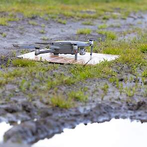 Het is het tweede jaar dat de drone van Collectief Noordwest Overijssel door de Blankenhammerpolder vliegt om nesten te zoeken.