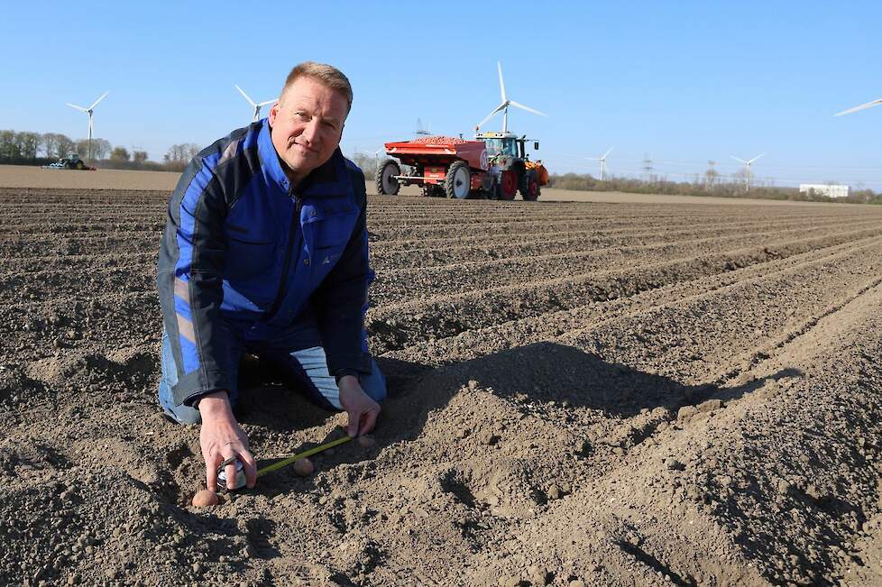 Jacob de Jong op het demoveld.