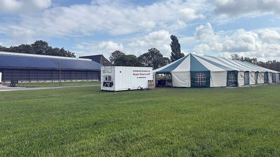 Krachtmeting en gezelligheid tijdens Spierballenfestival bij melkveehouder Bouma in Winsum