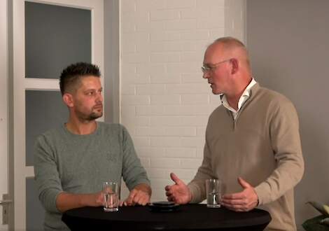 Bé Panman (l) en Gerard Hoekzema over de uitdagingen in de Veenkoloniën.