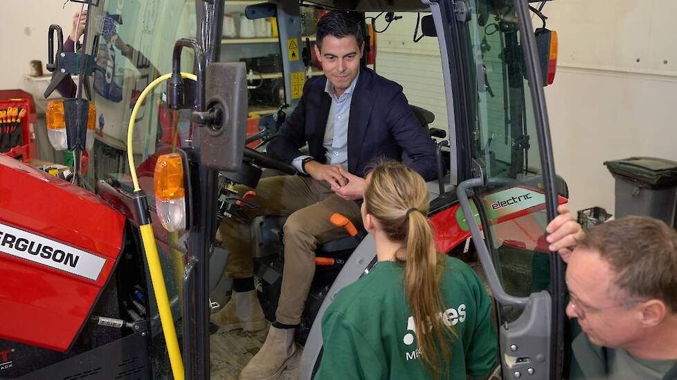 Advies voor Jetten op werkbezoek Aeres: ‘Blijf in gesprek met jonge boeren’