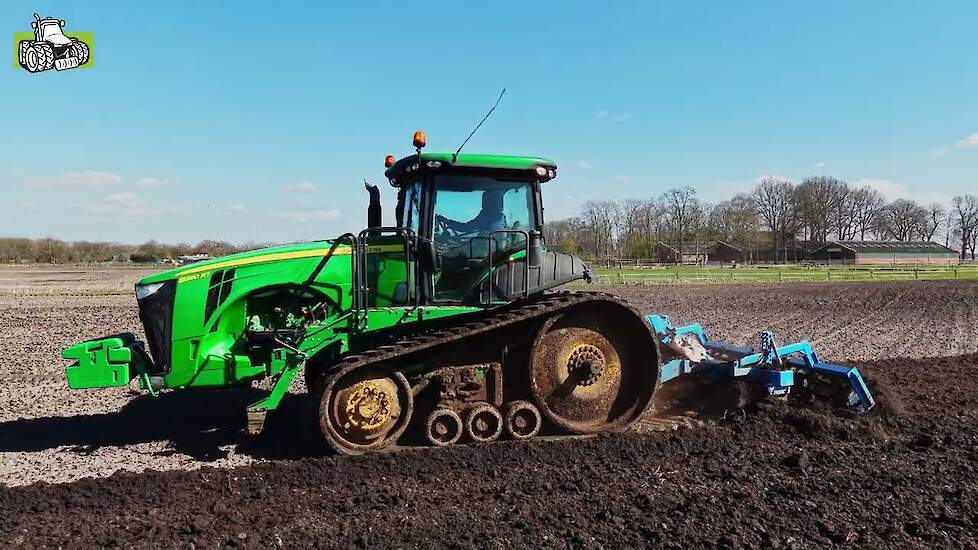 Grond lostrekken met de krachtige John Deere 8360RT