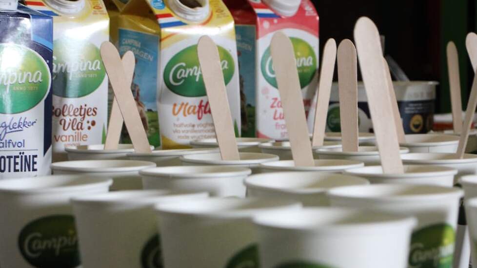 Het gratis proeven van zuivelproducten is een vast onderdeel van de Campina Boerderijdagen.
